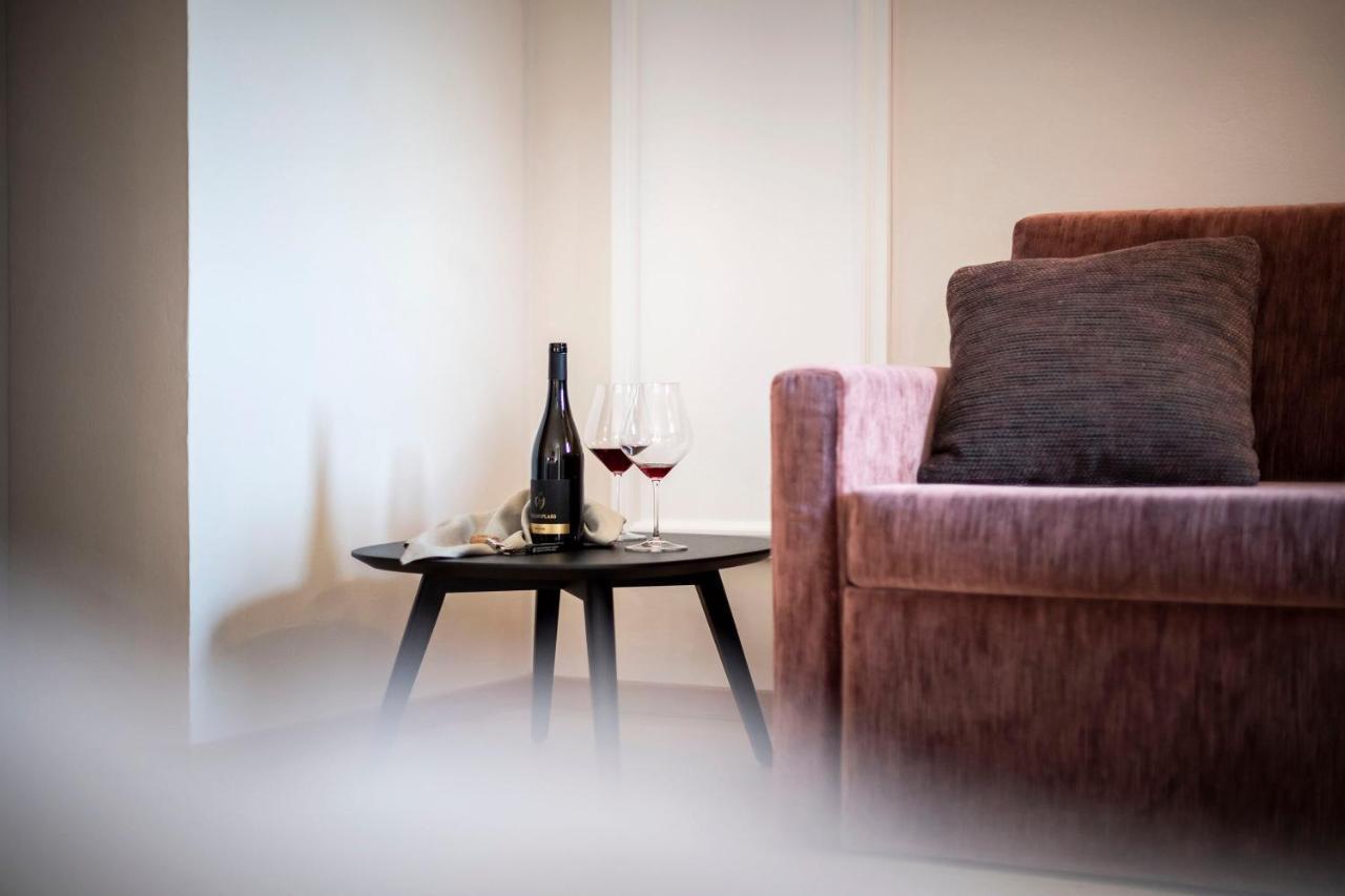 Schloss Plars Wine & Suites Lagundo Esterno foto