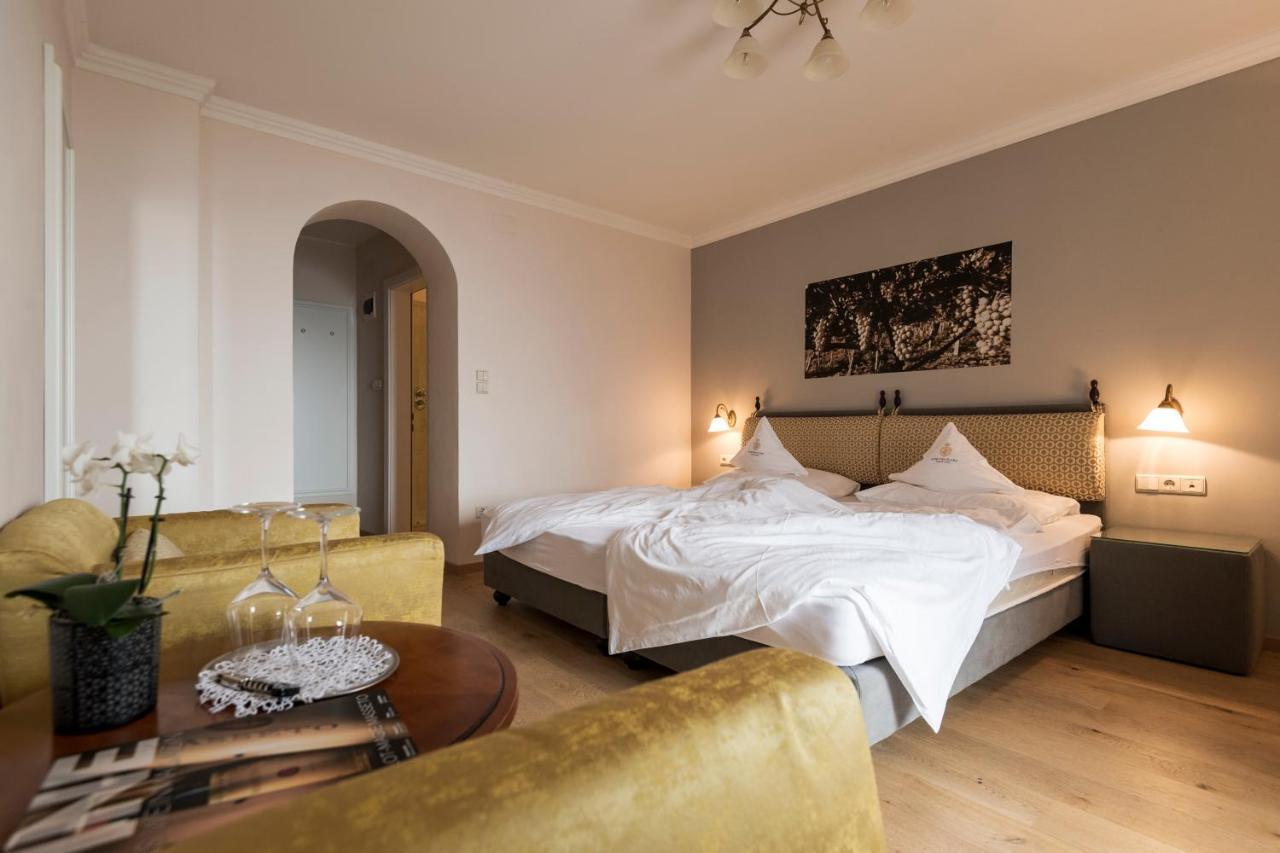 Schloss Plars Wine & Suites Lagundo Esterno foto